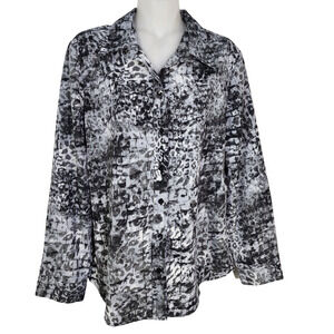 Chico’s Shirt Women Size 1 Medium Animal Print Button Down Long Sleeve Polyester